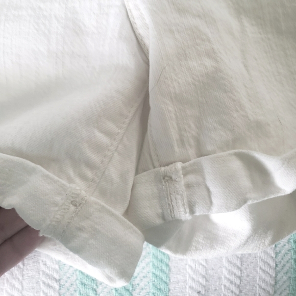 Levi's white cuffed shorts - Picture 4 of 7